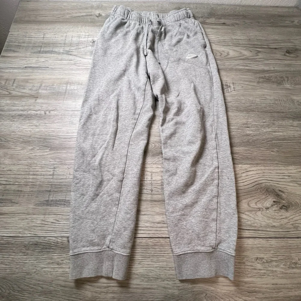 Nike Sweatpants Mens Medium Gray Club Fleece Joggers Embroidered Logo Sportswear